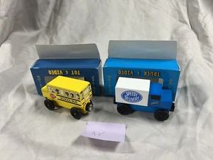 Wooden Mister Rogers Neighborhood Speedy Delivery Truck 2005 School Bus 2004 AV - Picture 1 of 7