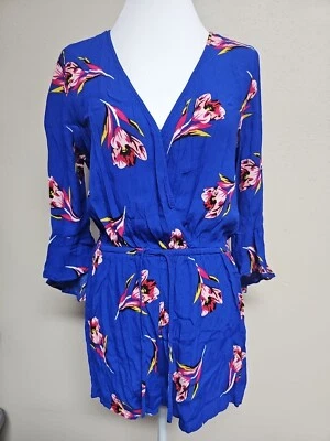 Mameluco para mujer EXPRESS manga campana 3/4 cuello en V estampado floral cintura elástica. Talla M Foto 1 de 4