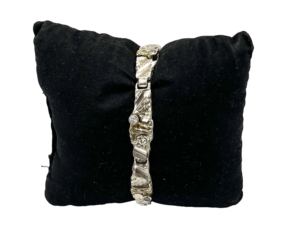 835/- Silber Armband, bicolor, simulierte Diamanten, 17,5 cm lang, 5-8 mm breit. - Bild 1 von 2