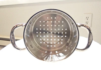 Inserto de vapor Cuisinart para olla de 7" de diámetro con asas laterales 76116-17S Foto 1 de 4