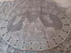 Tovaglia natalizia in pizzo bianco sporco Santa Natività 57" x 102" vintage - Foto 1 di 5