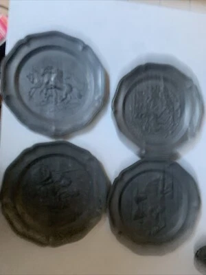 Ancienne assiette en étain emblème de François Premier Salamandre couronéee - Photo 1/3