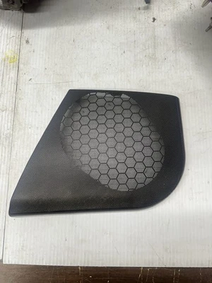 06-11 CADILLAC DTS DRIVER SIDE FRONT OR REAR DOOR SPEAKER GRILLE GRILL BLACK B2 - Image 1 of 4