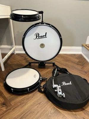 珍珠紧凑型旅行鼓套件带 14 英寸地板 Tom。 黑色饰面。 — 第 1/4 张图片