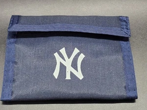 MLB New York Yankees Vintage Blue Wallet Nylon Bifold Wallet Rite Aid SGA EUC - Picture 1 of 7