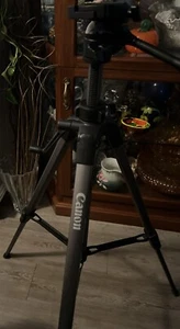 Canon Deluxe Photo Video Tripod QK Shoe Elevator Type 3 Way 1 Pan Handle & Case - Picture 1 of 7