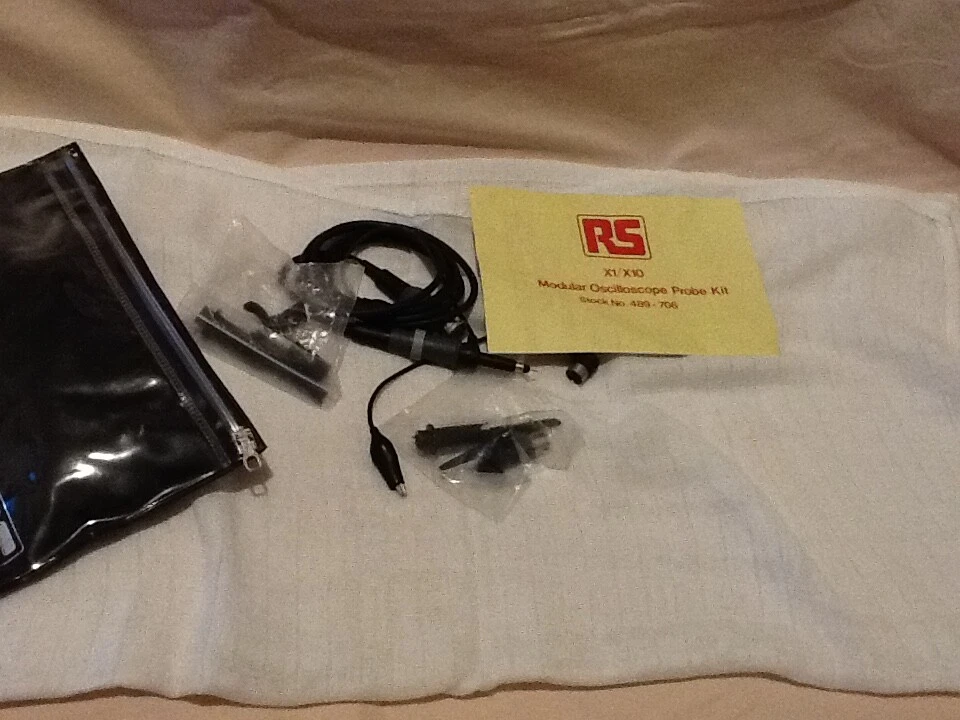 RS x1 modular oscilloscope probe kit, mofdel: 489-706  . Ref:CD_3 - Image 1 of 4