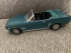 Mira 1/18 Ford Mustang 1964 Cabrio Meerschaum grün Druckguss Maßstab Modellauto - Bild 1 von 6