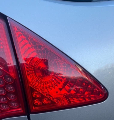 Luz trasera interior peugeot 3008 2008-2014 n/s-pasajero - freno 328 Foto 1 de 4