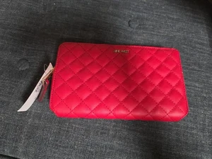 Portafoglio Nine West Rosso Trapuntato Zip Around *Alcuni danni sulle tubazioni - Foto 1 di 6