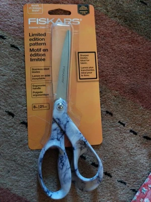 FISKARS PINKING SHEARS (194450) REDUCE FABRIC FRAYING SHARPER BLADES FREE SHIP - Image 1 of 2