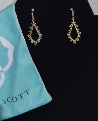 PENDIENTES COLGANTES KENDRA SCOTT SOPHEE ORO CRISTAL Y ESMERALDA Foto 1 de 3