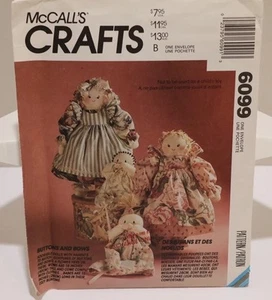 McCall's Craft bambola modello bottoni e fiocchi 6099 non tagliata - Foto 1 di 3