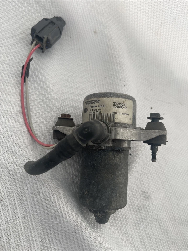 Conjunto de bomba de vacío de freno Volvo S40 2004 05 06 07 08 09 10 2011 30793023 OEM Foto 1 de 4