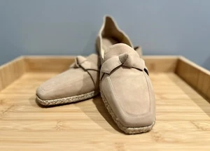 Alexandre Birman Clarita Bow Embellished Faux Suede Espadrille Flats. Size 38 - Picture 1 of 8