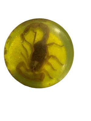 Scorpion Stinger Pogs slammer poker card Guard Aliens Rare Green - Image 1 of 3