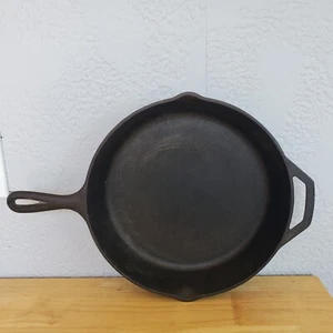 Vintage LODGE 10SK Cast Iron Skillet 12" Dia Frying Pan Double Hand Pour USA - Picture 1 of 11