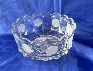 Avon Commemorative Crystal Bowl Made by Fostoria for Avon - Frosted Coin Design - Foto 1 di 10
