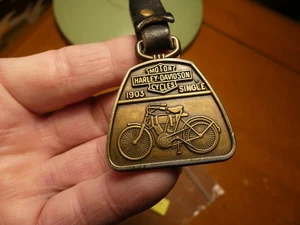 Harley-Davidson 1903 Single Commemorative Schlüsselanhänger - 1987 HD Vintage Messing Leder - Bild 1 von 6