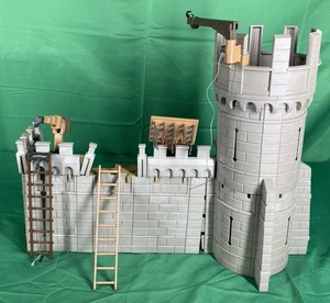Playmobil 3888 Castle Knights Defender w/ Extra Characters - Picture 1 of 14