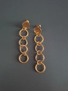 Elegante vergoldete Ohrhänger mit strukturierten Ringen - Bild 1 von 1