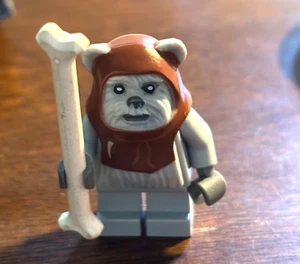 LEGO Star Wars Minifigura Ewok Jefe Chirpa Gris Endor #8038 - Imagen 1 de 3