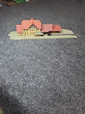 Kibri Z Scale Train Station Bahnhof  Fully Assembled With Loading Dock - Image 1 of 4