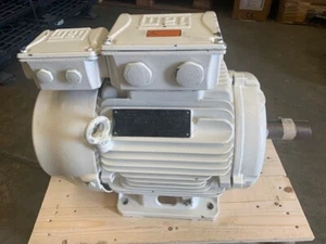 11Kw 2P (2920 rpm) WEG W22XnC 160 FRAME. B3 (FOOT MOUNTED) 3PH (400V DELTA) - Picture 1 of 6