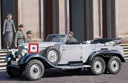 G4 (1939 production) German Car with Passengers 1:35 ICM35531 - icm modellismo - Immagine 1 di 4