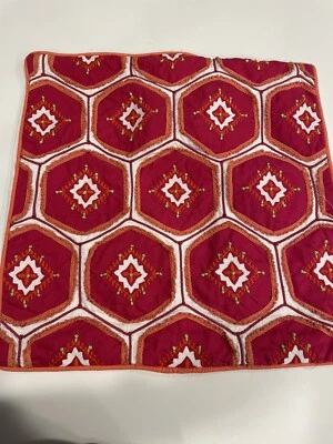 Funda de Almohada Decorativa Pottery Barn Rosa Hexágono Bordada 20x20 Naranja Boho Foto 1 de 4