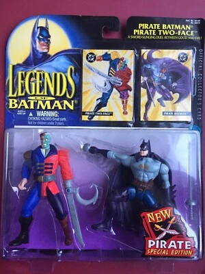 PIRATE BATMAN VS PIRATE TWO FACE: 5" Figuras com Acessórios e Cartão de Colecionador  - Imagem 1 de 4