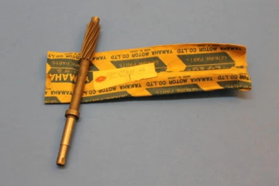 PIEZA DE ENGRANAJE ACCIONADA YAMAHA XS1 NUEVA DE LOTE # 256-17841-00-00 Foto 1 de 4