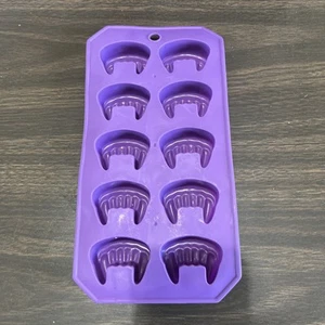 Silicone Vampire Teeth Ice/Candy/Soap/Jello/Chocolate Mold - Picture 1 of 2