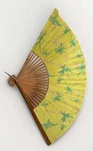 Abanico Plegable Asiático De Colección Seda y Madera Amarillo Tropical Motivo Palma 62” Span MidCentury - Imagen 1 de 7