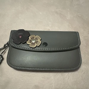 Coach 1941 Edition Wristlet Grey Glove Tanned Leather with Tea Rose Accents - Picture 1 of 13