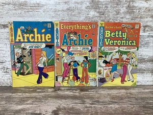 Lotto fumetti Archie's (3) Archie #254, Everything’s Archie #49, Betty/Veronica #247 - Foto 1 di 8