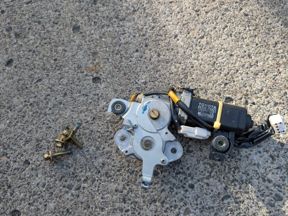 1994 1995 1996 1997 1998 1999 2000 LEXUS SC300 SC400 SUNROOF MOTOR 85730-24021 - Image 1 of 2