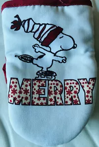 PEANUTS~SNOOPY ICE SKATING “MERRY”~Red 6” X 7”~Oven Mitt~NEW~FAST FREE SHIP. - Picture 1 of 3