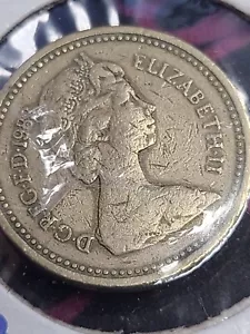 1983 Queen Elizabeth II One Pound coin - ERROR - Picture 1 of 5