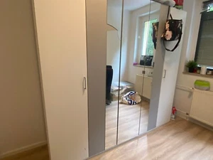 Kleiderschrank - Bild 1 von 5