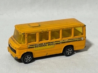 Autobús Mercedes Benz Corgi Juniors vintage, amarillo, 1/64 Foto 1 de 2