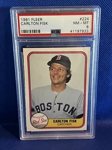 Carlton Fisk, 1981 Fleer #224, Low Pop, PSA 8 NM-NT super raro e pulito Red Sox - Foto 1 di 2
