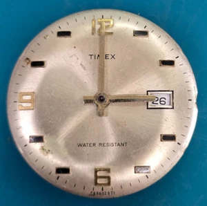 1971 Timex Men's Wristwatch Movement 265602571 - Watchmaker Repair Parts - Picture 1 of 2