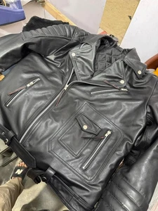 Chaqueta de motociclista de cuero de oveja negra para hombre acolchada estilo café corredor Brando. - Imagen 1 de 8