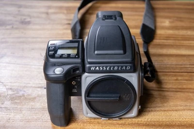 [28,448 Acts] Hasselblad H5D-200c Multi-Shot (CMOS) Body - Works Perfectly - Image 1 of 4