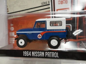 Greenlight 1964 NISSAN PATROL blu e bianco '66 Caltex FUNZIONANTE SU VUOTO S9 - Foto 1 di 3