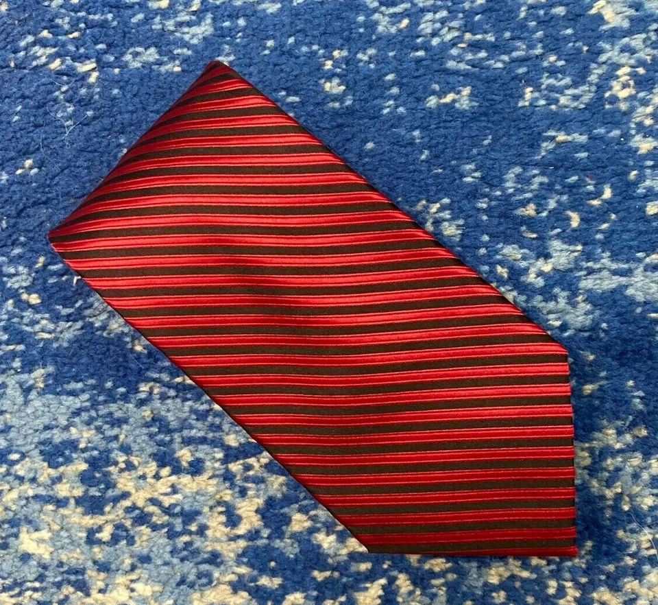 Галстук шелковый ручной работы Bachrach в красно-черные полосы  - Изображение 1 из 4