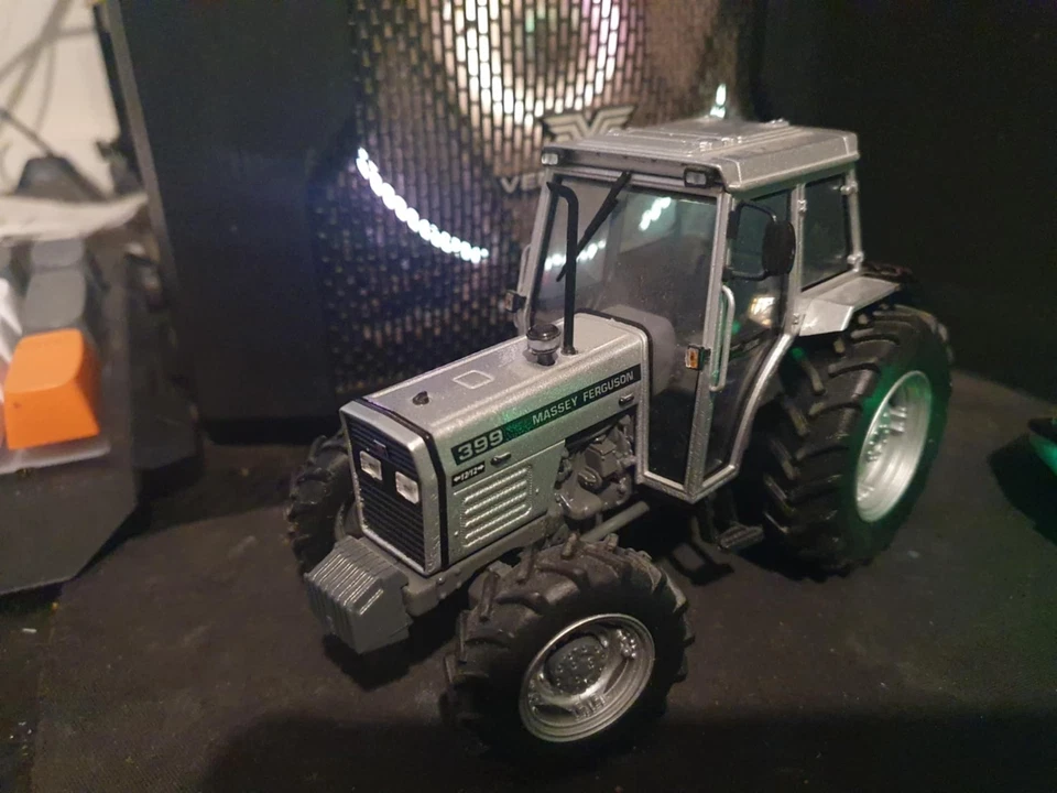 universal hobbies massey ferguson 1.32 scale tractor 399 - Image 1 of 4