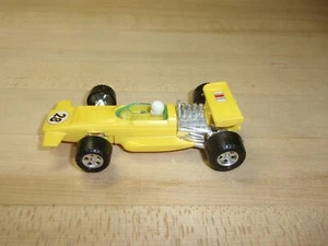 Vintage Funmate #28 Indy Auto gelb Kunststoff Spielzeug Rennfahrer Japan KOSTENLOSER VERSAND - Bild 1 von 9