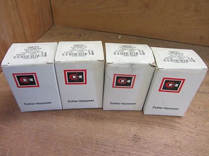 Cutler Hammer 10250T471 Illuminated Push Button 120VAC /DC New CSQ - Picture 1 of 5